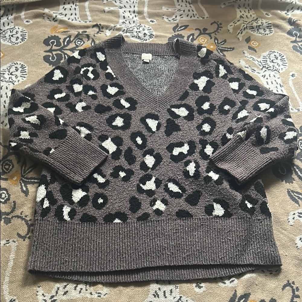 A New Day Leopard Print V-Neck Sweater L
